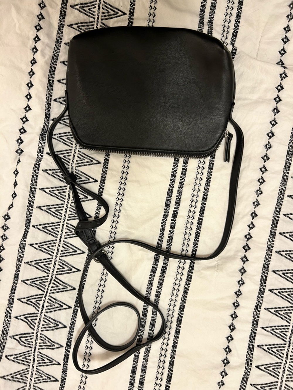 Universal Thread Black Crossbody Bag - Minimalist Leatherette Shoulder Purse